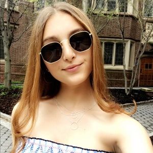 Meet your Posher, Madelyn